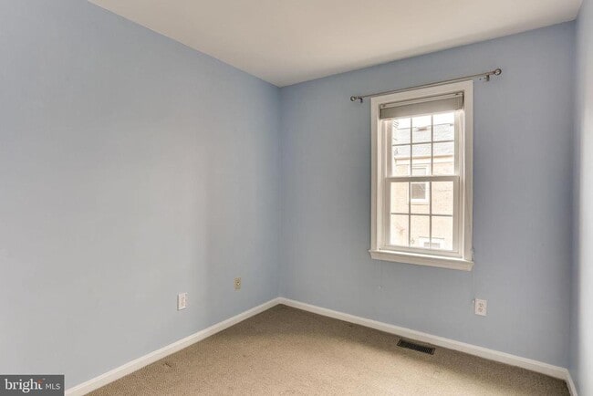 Building Photo - 839 N Greenbrier St