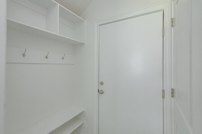 Building Photo - 9912 Kaspar Dr