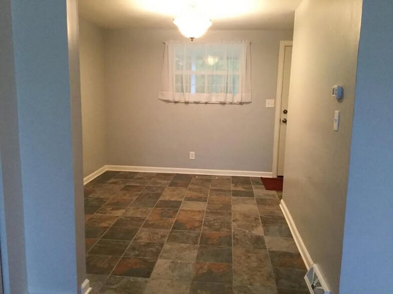 Building Photo - 733a Cribbs St