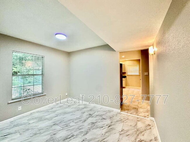 Building Photo - 214 Basswood Dr