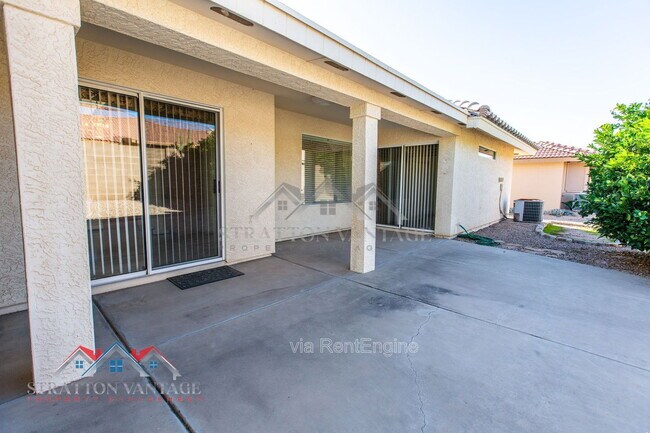 Building Photo - 10864 E Lindner Ave