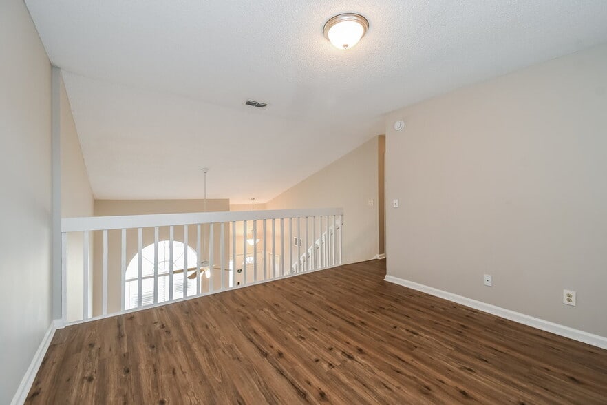 Building Photo - 14275 Portulaca Ave S