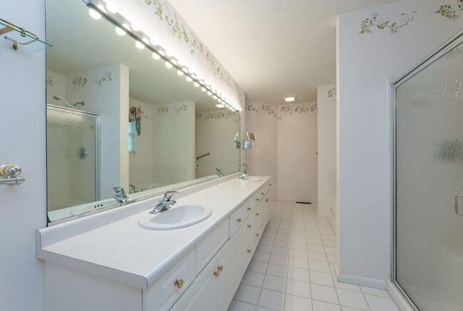 Building Photo - 23 Gleneagle Dr