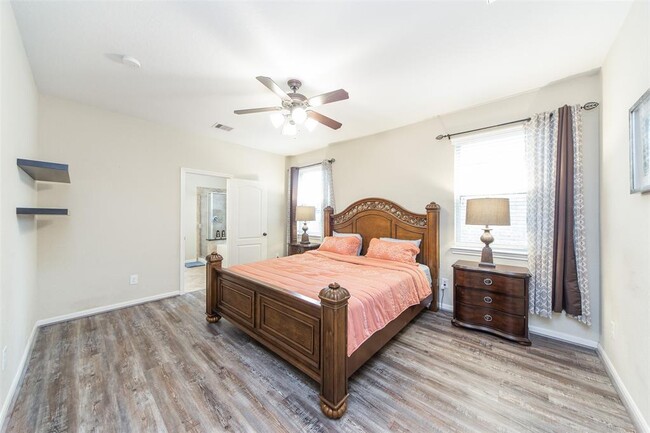 Building Photo - 6411 Tea Tree Dr