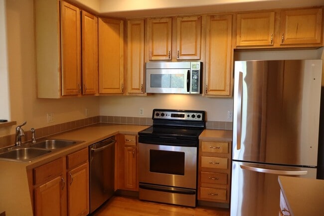 Building Photo - Cozy Two Bedroom Condo