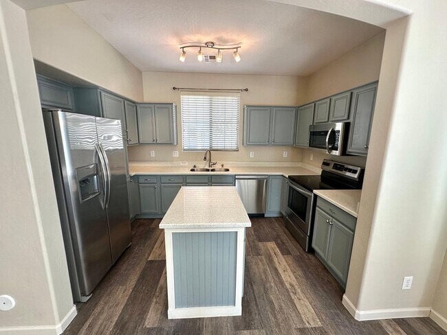 Building Photo - 1912 E Loma Vista St