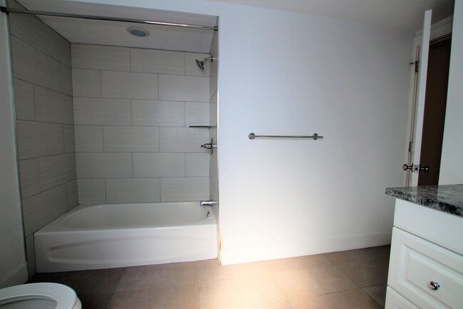 Building Photo - Newly renovated 2 bedroom/1bath in Manayun...