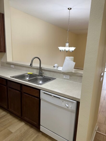 Building Photo - 10642 Regent Square Dr