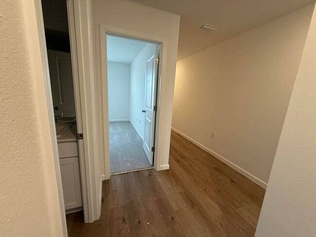 Building Photo - Four Bedroom/Two Bath - Summerdale