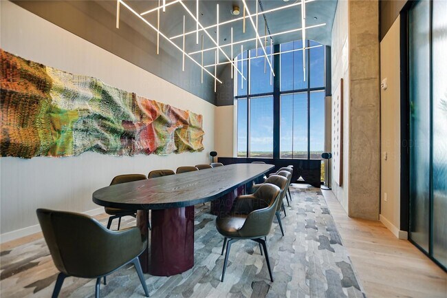 Building Photo - 610 Davis St