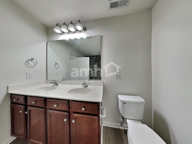 Building Photo - 1566 Cavendish Ct