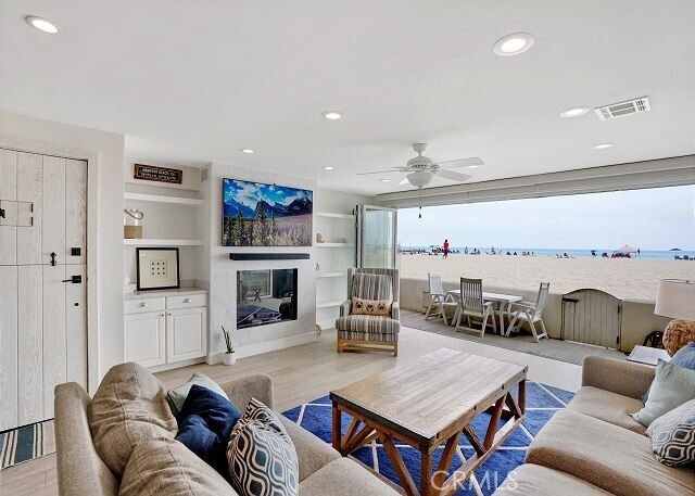 Building Photo - 3312 W Oceanfront
