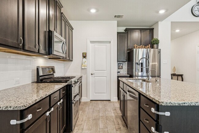 Building Photo - 2913 Cerro Ranch Rd