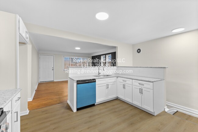 Building Photo - 1746 Beaupre Ave