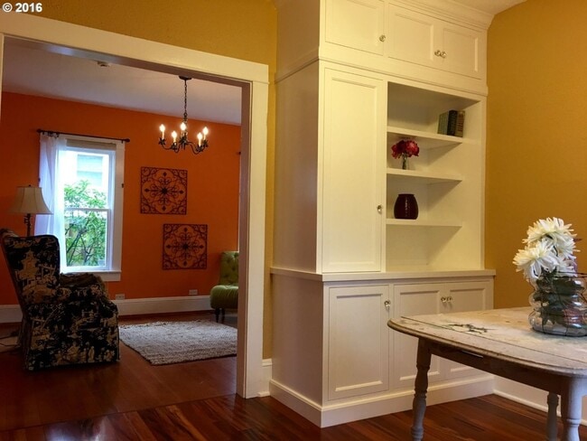 Building Photo - Beautiful 2 bedroom