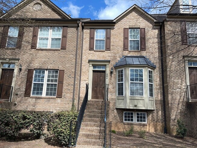 Building Photo - Amazing Three Bedroom Townhome in Southend!