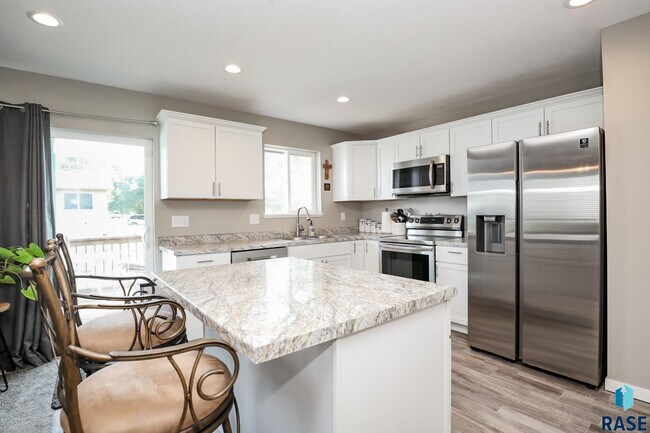 Building Photo - 1600 East 69th St N