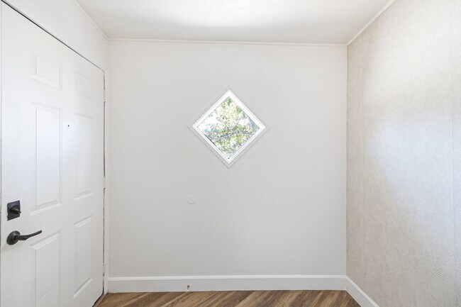 Building Photo - 425 Vandalia St