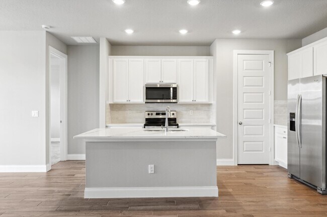 Building Photo - 6616 Cloverdale Ave