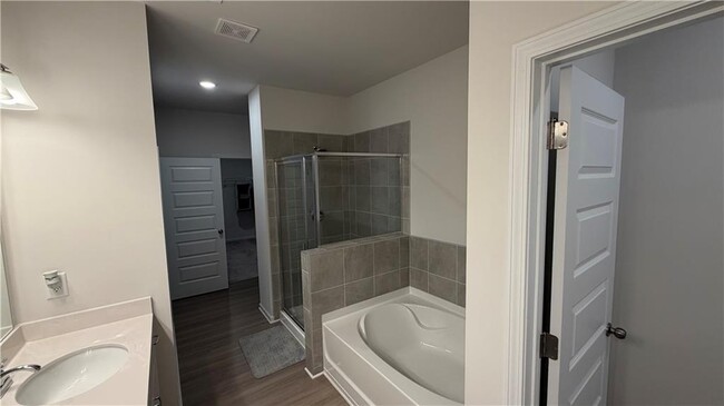 Building Photo - 3587 Fairhaven Dr