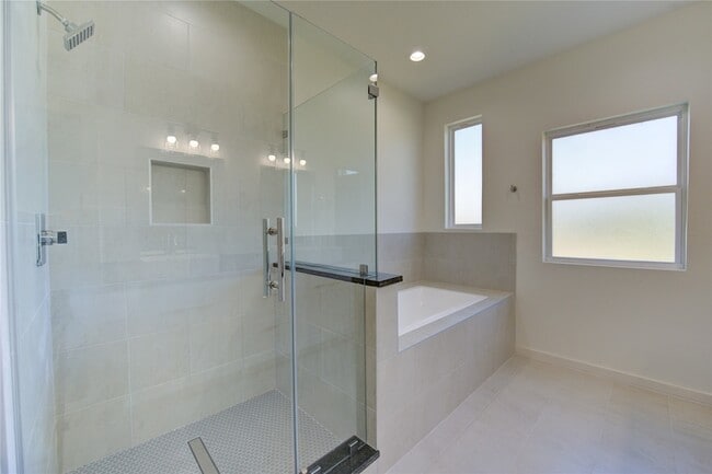 Building Photo - 2922 El Fenice Ln