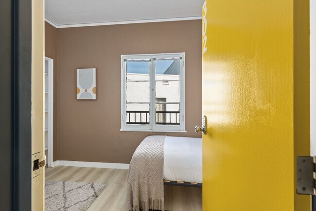 Building Photo - 840 Hilgard Ave