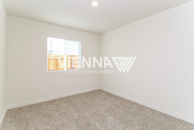 Building Photo - 1048 Silver Feather Wy