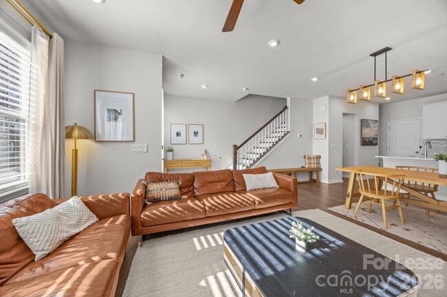 Building Photo - 915 Kinsey Aly