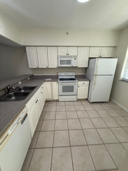 Building Photo - 90 San Juan Dr