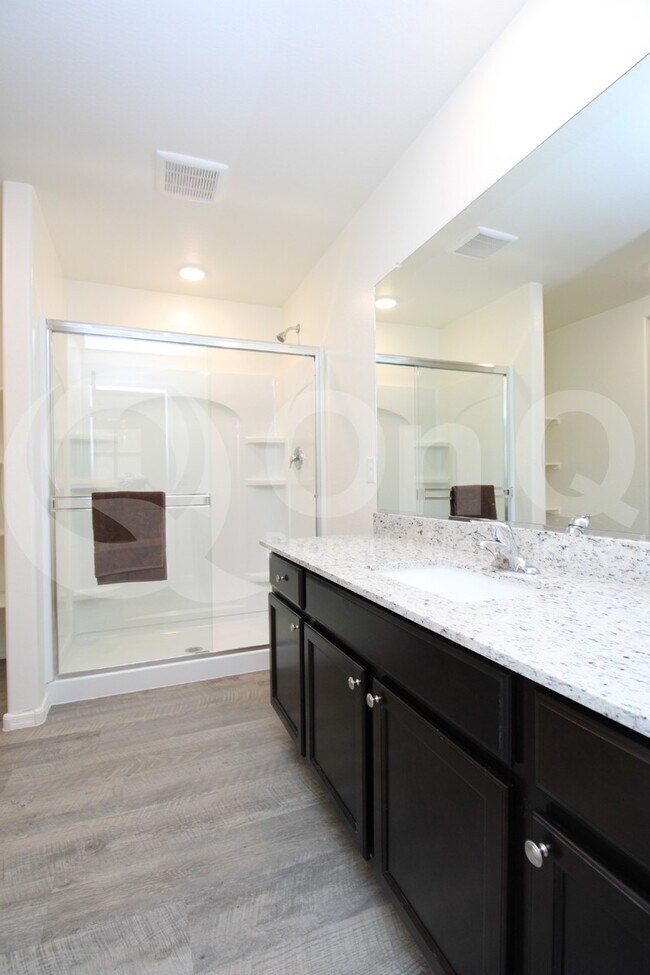 Building Photo - 1555 E Strople Dr