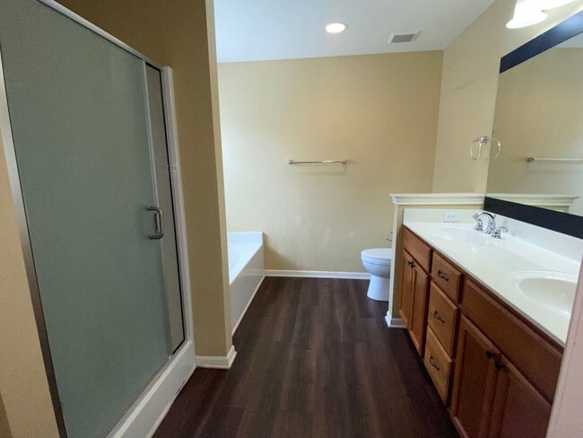 Building Photo - 7707 Bridgepointe Dr