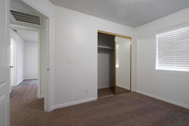 Building Photo - La Paloma Condo with 2-Bedrooms and 2-Bathrooms