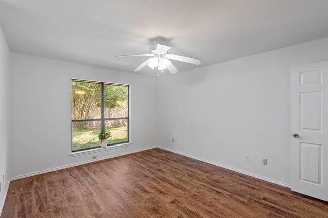 Building Photo - 1802 Dixie Ln