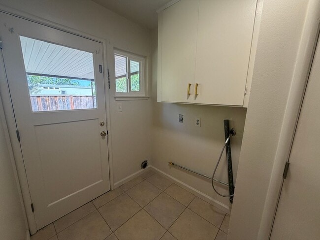 Building Photo - 1817 Foxworthy Ave