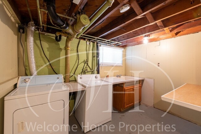 Building Photo - 1432 Bonsella St