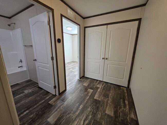 Building Photo - 3648 Chestnut St