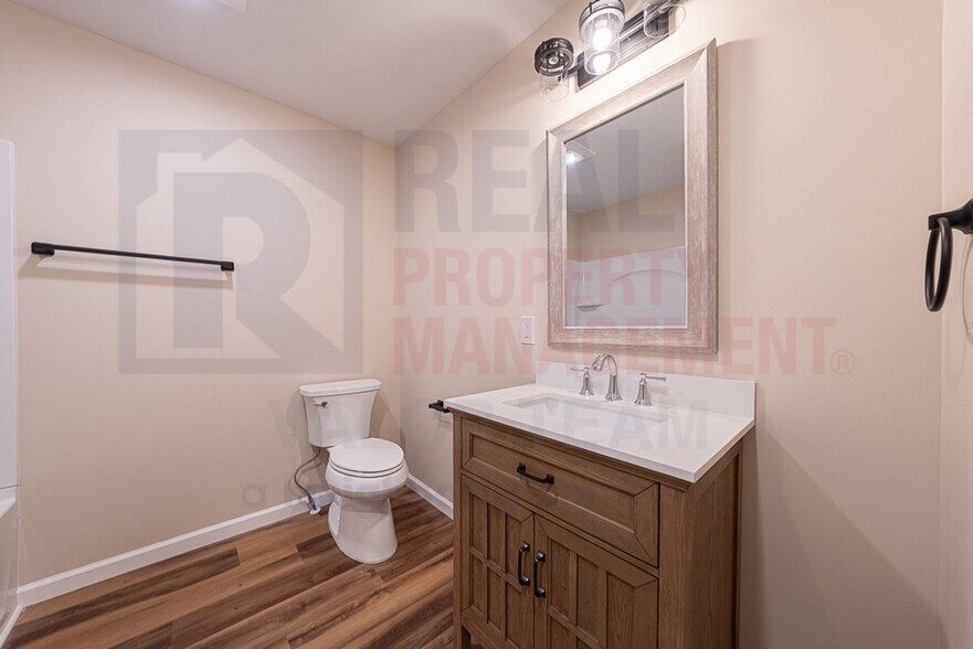 Building Photo - 5066 Newton Falls Rd