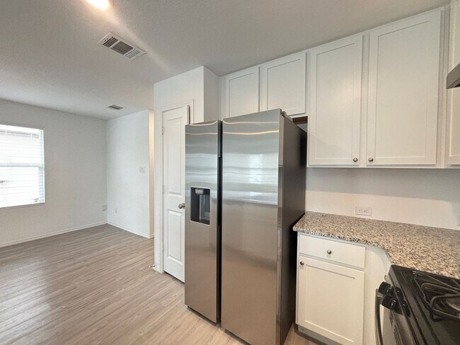 Building Photo - Charming Single-Story Home in Amenity-Rich Silos Community