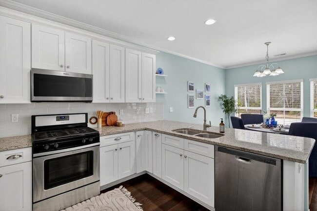 Building Photo - 1694 Sparkleberry Ln