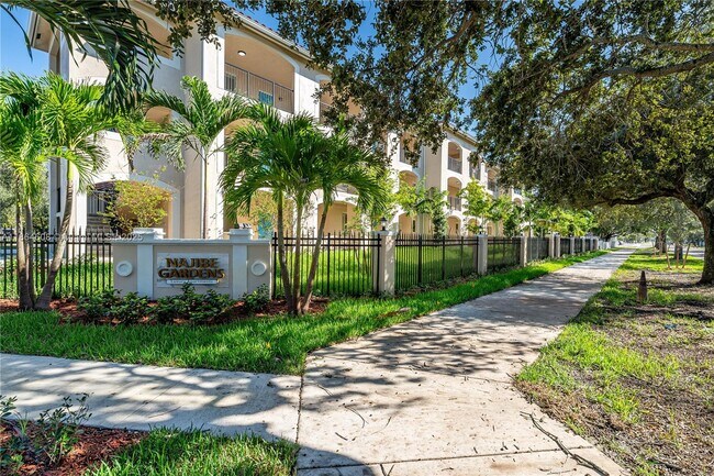 Building Photo - 2575 SW 64th Ave