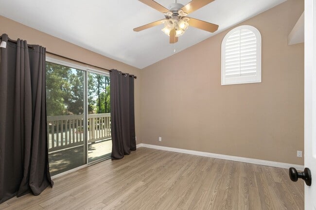 Building Photo - Spacious 2 Bedroom with Loft!