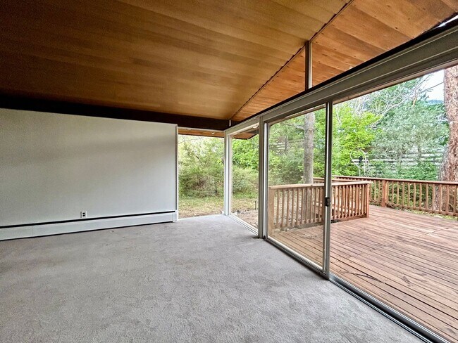 Building Photo - Beautiful SW Boulder MCM Home with Mountai...