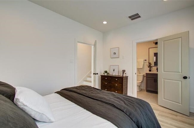 Building Photo - 2309 Eagle St