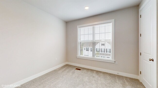 Building Photo - 314 E Lake St