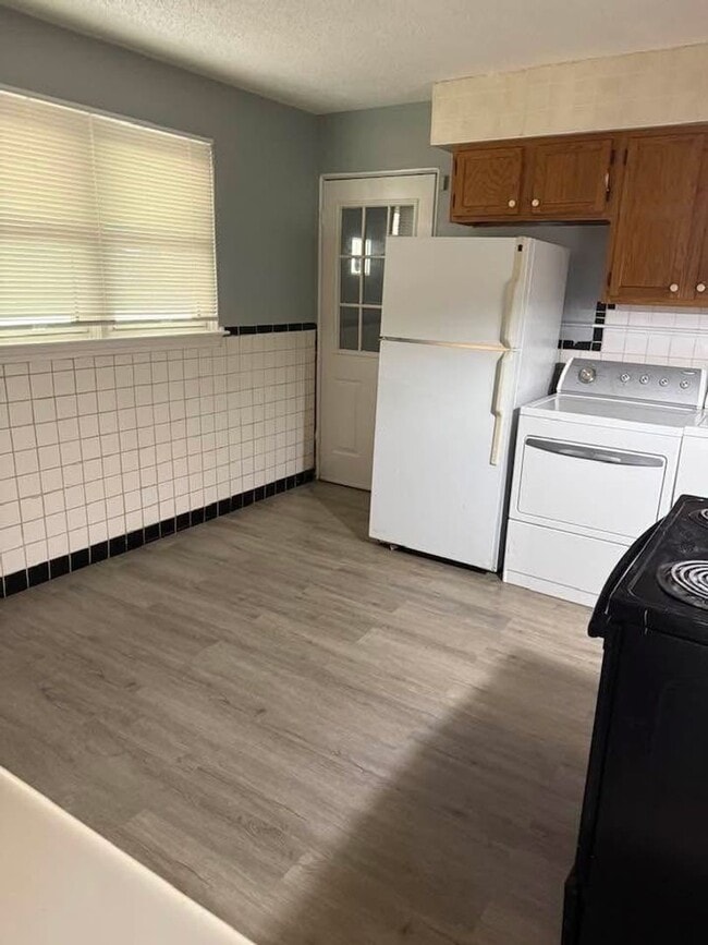 Building Photo - Move in ready