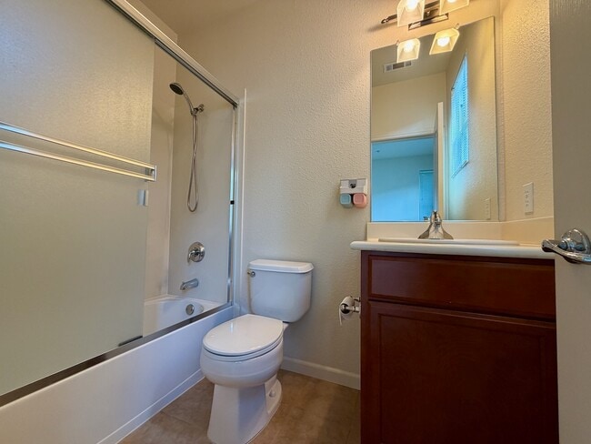 Building Photo - 2100 Beech Cir