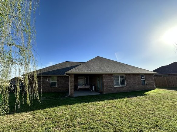 Building Photo - 1205 Alma Dr