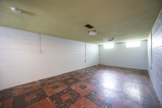 Building Photo - 2416 Warrensville Center Rd