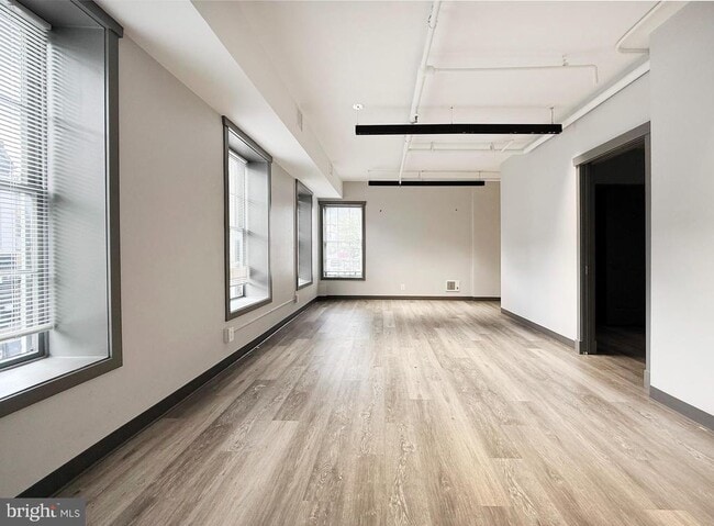 Building Photo - 1365 Wisconsin Ave NW