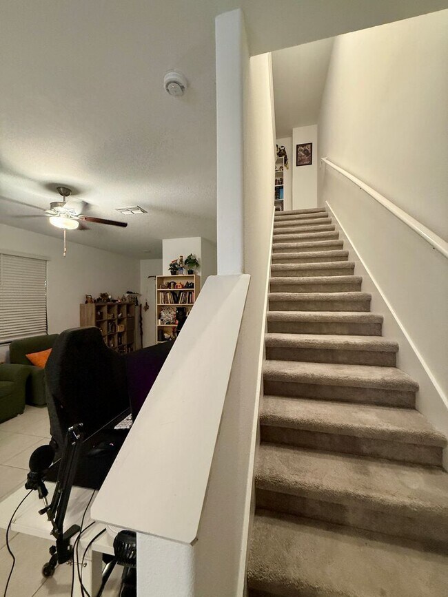 Building Photo - Bryant Square 2/2.5 1 car garage